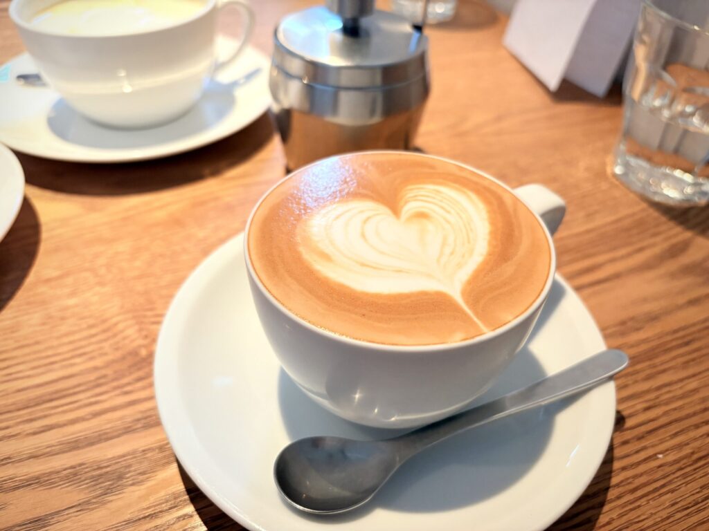 cafe Haven't we Met opusカフェラテ